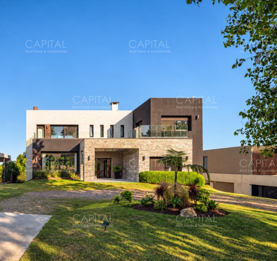 Casa en venta con renta en Lomas de La Tahona