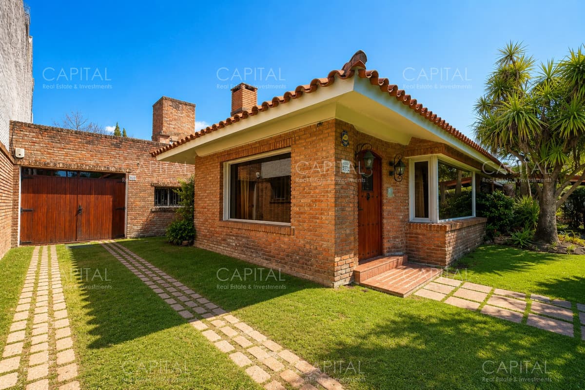 Casa de cuatro dormitorios y dependencia de servicio en venta zona Punta Gorda