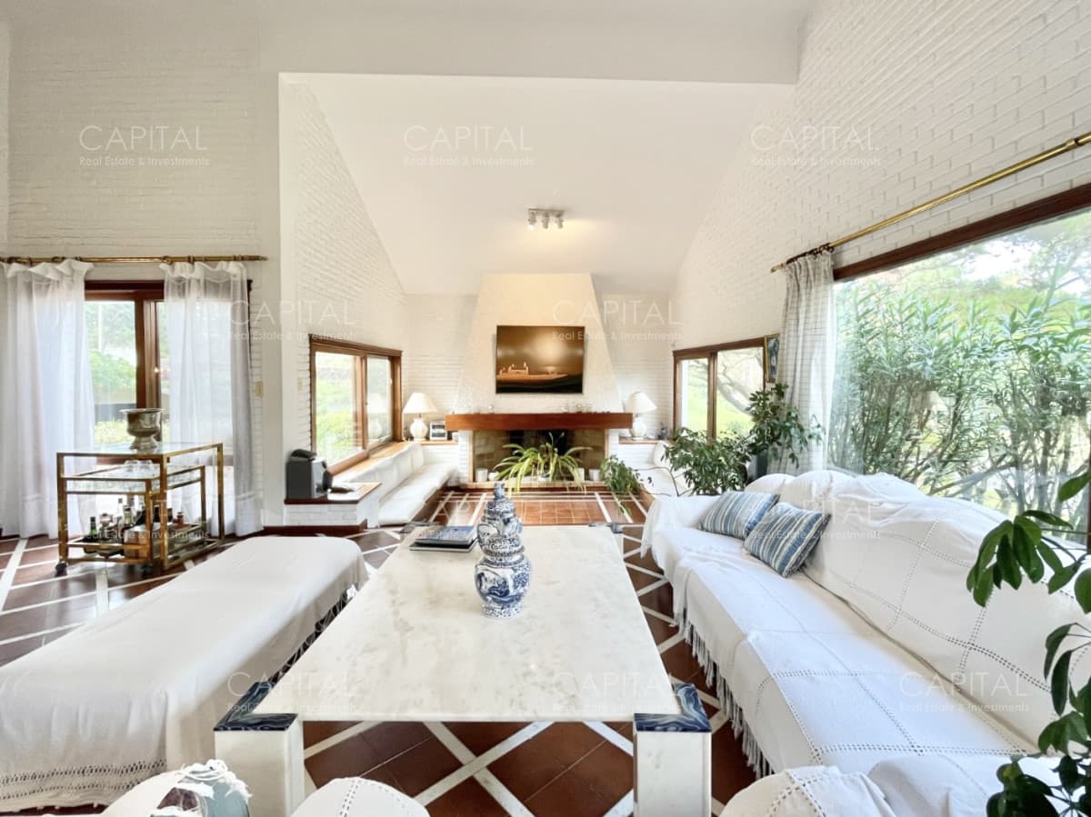 Casa en Venta de Cuatro Dormitorios , Zona Lugano, Punta del Este
