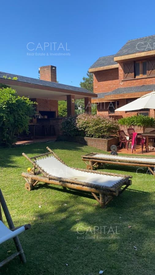 Casa en Pinares de Cinco dormitorios en Alquiler Temporario
