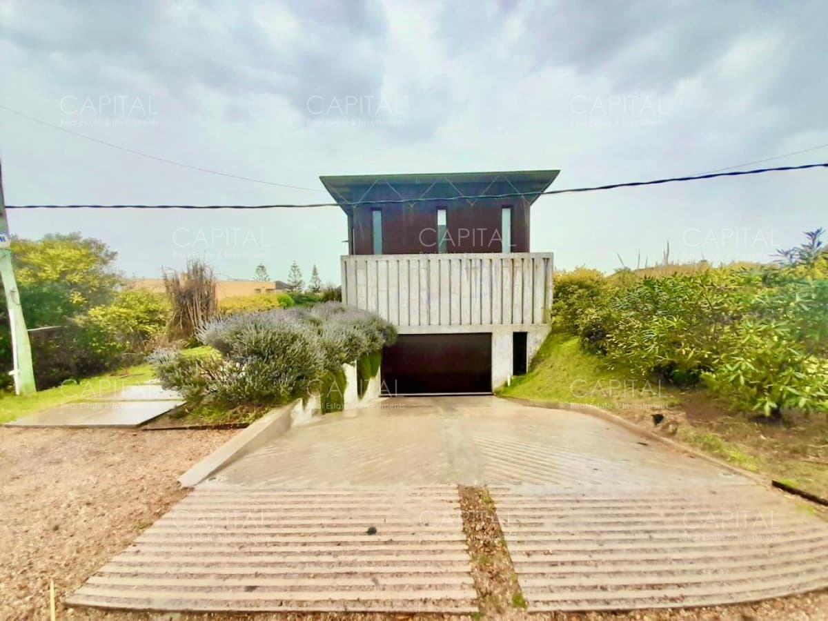 Venta De Casa En Punta Piedra, Manantiales