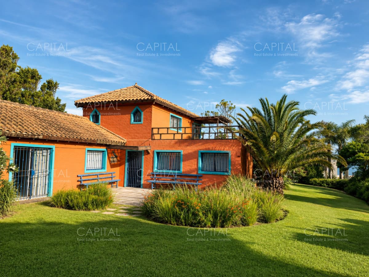 Excepcional casa reciclada en venta en Montoya a 50 mts del mar