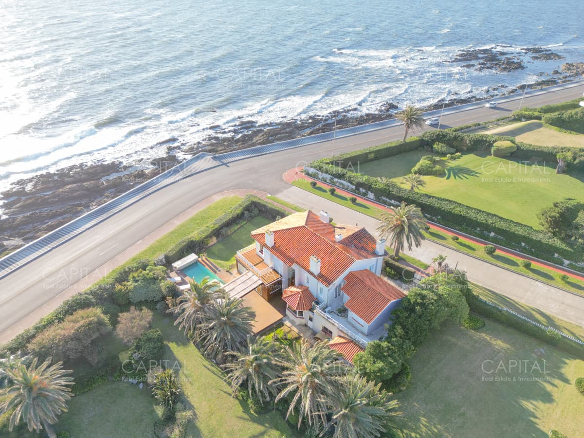 Venta de Magnífica casa en Rambla del Puerto de  Punta del Este