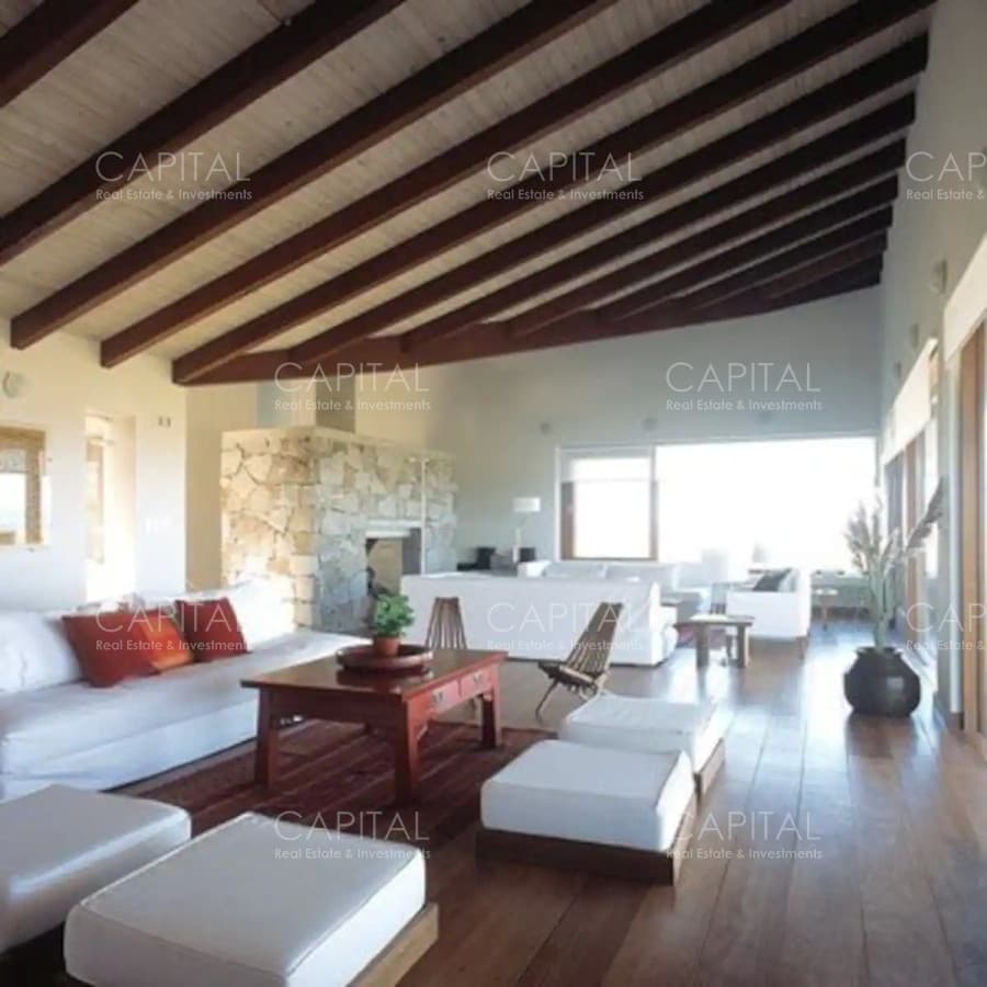 Casa de ocho dormitorios en Jose Ignacio en Barrio Privado Club de Mar en Alquiler