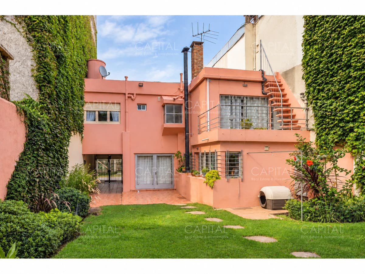 Venta Casa en Pocitos 4 Dormitorios, Jardín, Barbacoa y Garaje