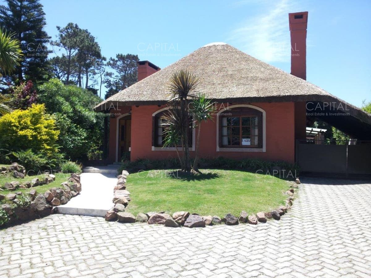 Muy buena casa en Venta en zona de colegios, Punta del Este