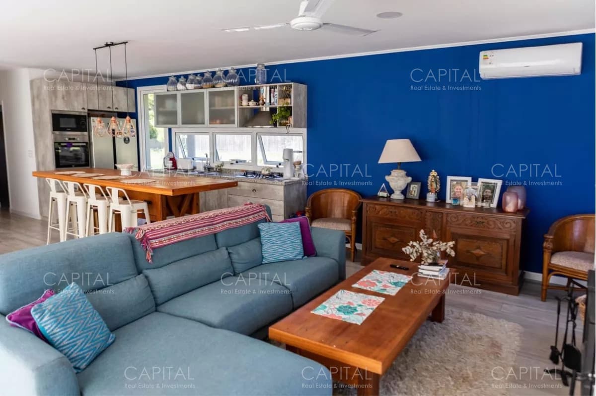 Casa de tres dormitorios en barrio privado  La Residence, Punta del este con piscina y parrillero en alquiler temporal.