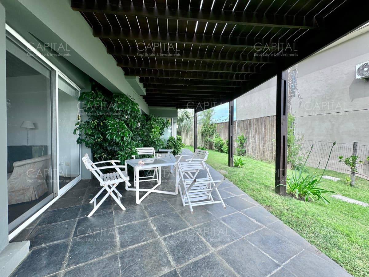 Excelente casa con gran vista en Manantiales