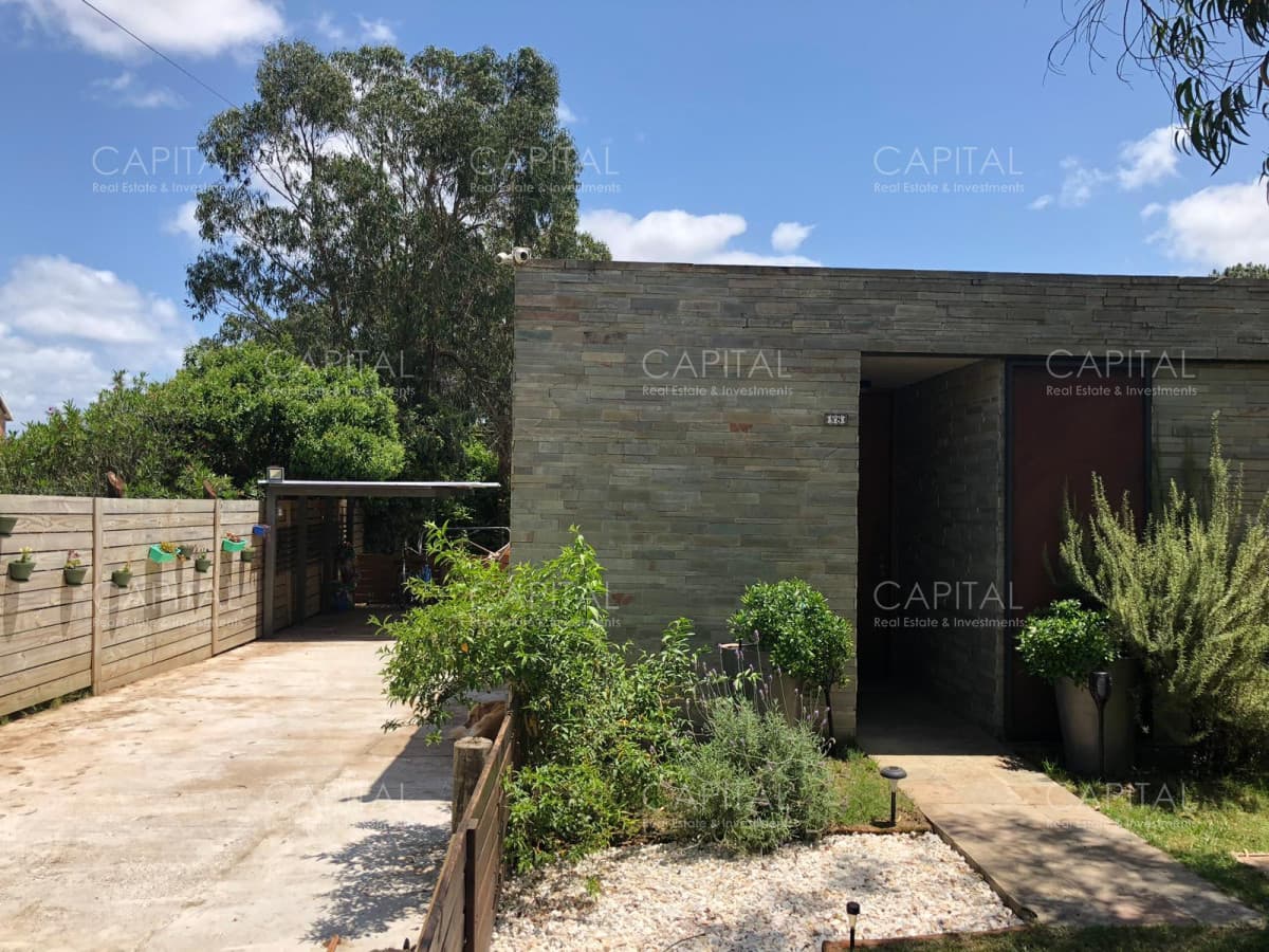 Casa en Venta de 2 Dormitorios a pocos metros de Playa Mansa - Pinares Punta del Este
