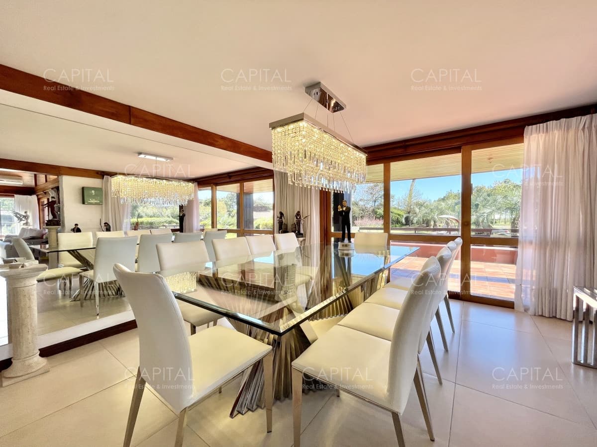 Espectacular Casa en Venta Playa Mansa con Pisicina
