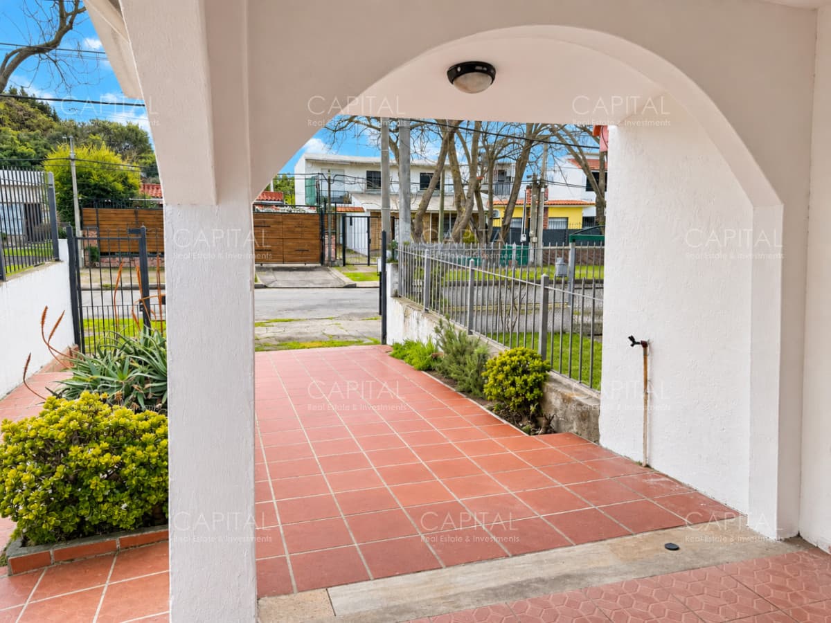 Casa en venta en Malvin Norte TRES dormitorios y cochera