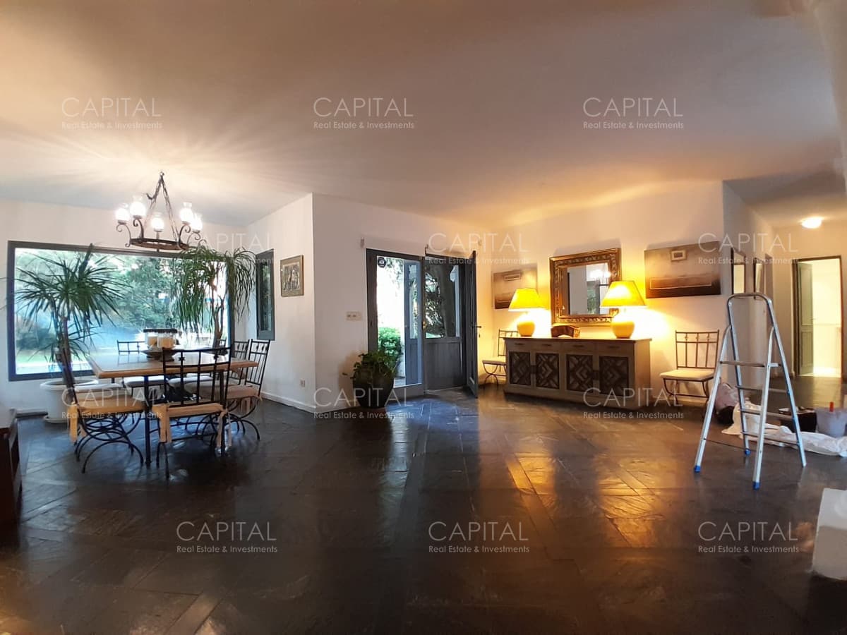 Casa de cinco dormitorios en San Rafael en Venta