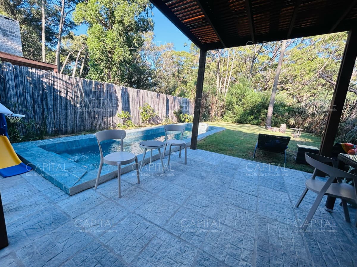 Casa de cuatro dormitorios en venta en Solanas