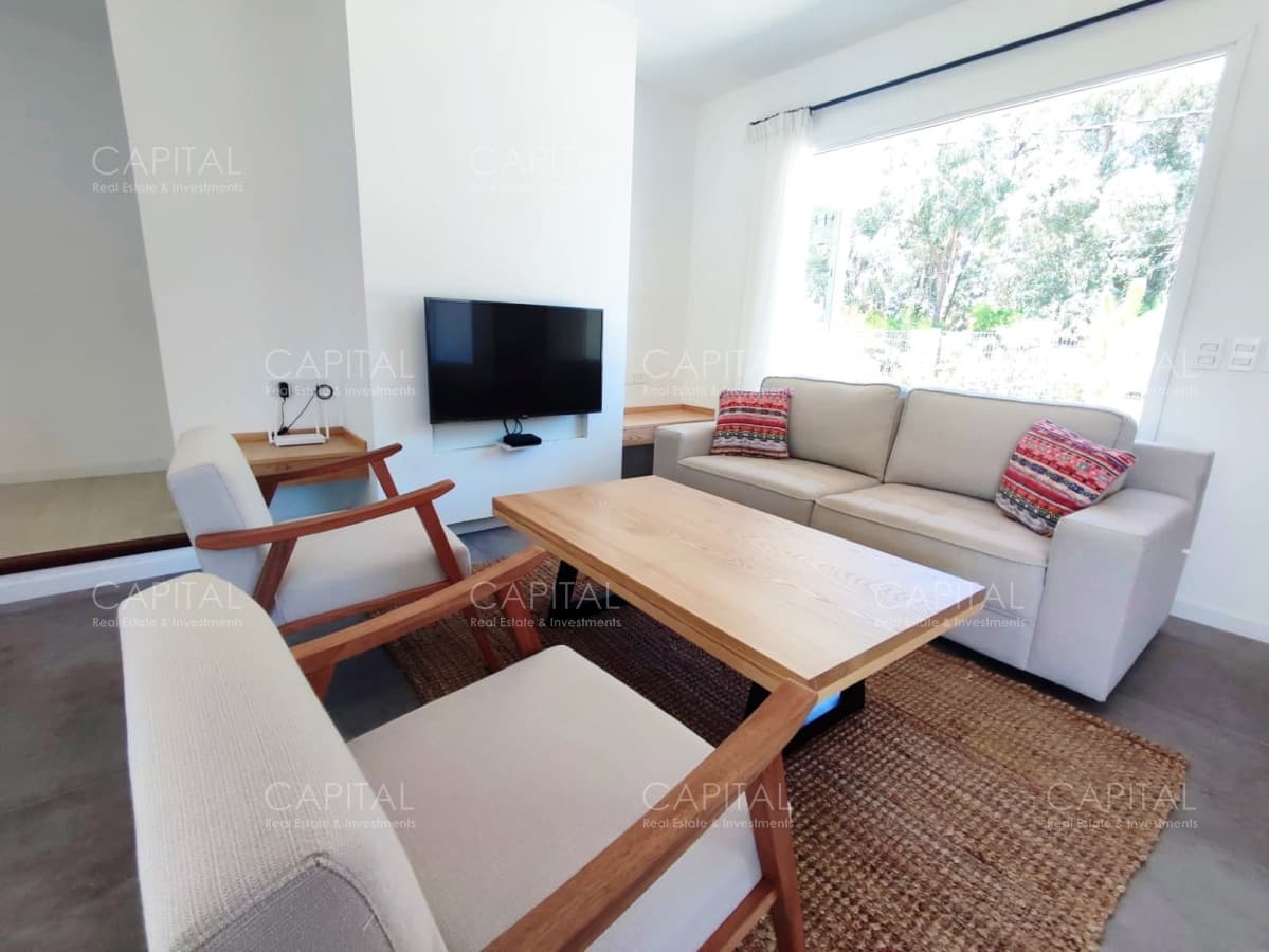 Casa en venta en La Barra con piscina y parrillero