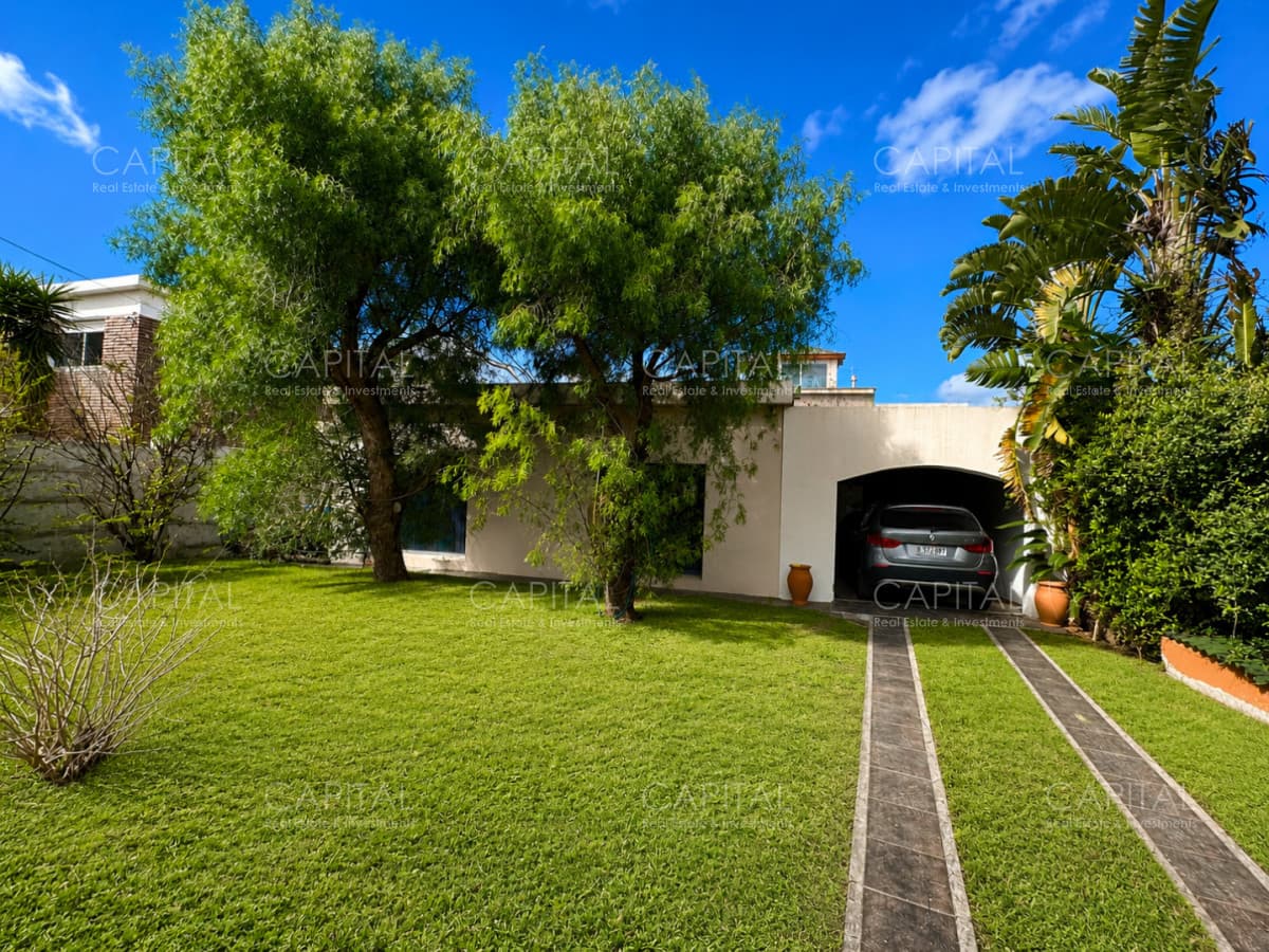 Casa en Venta Barra de Carrasco TRES Dorm Piscina DOS Casas PH