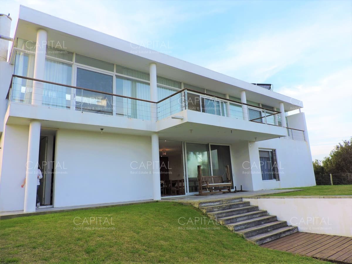 Casa en Punta Piedras Manantiales con piscina y vista al mar