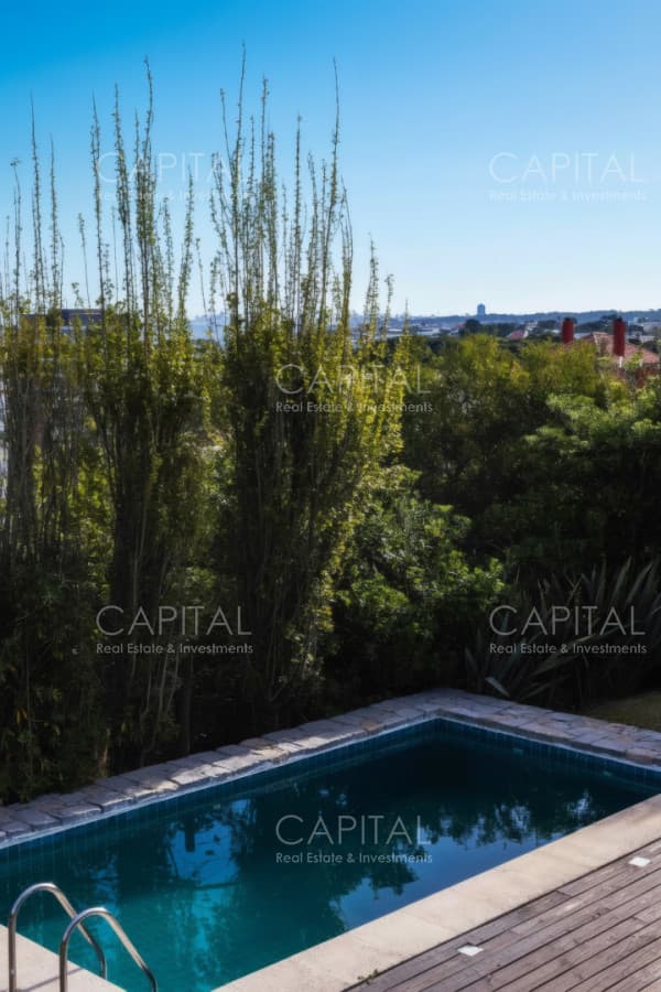 Casa de Seis Dormitorios en Venta en El Chorro, Manantiales