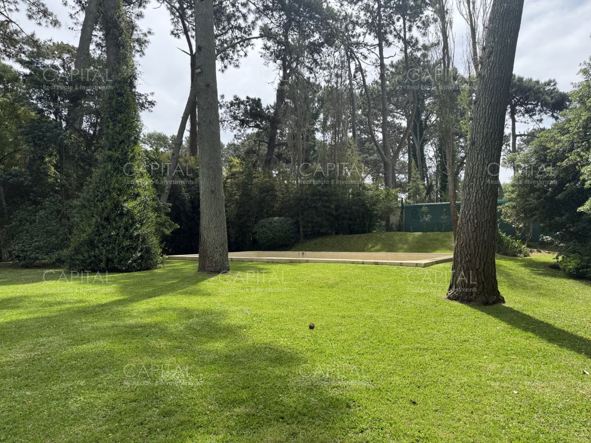 Casa en Venta de Cinco Dormitorios en  San Rafael