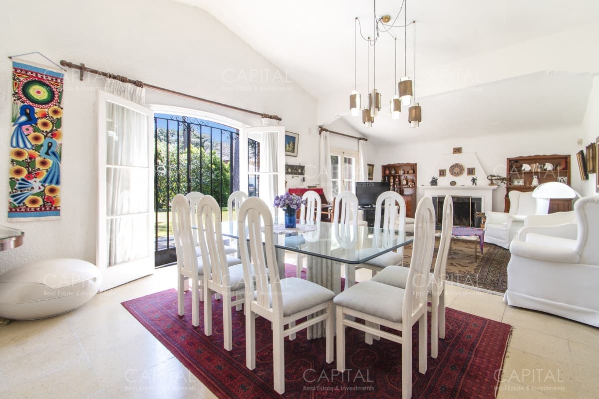 Casa en Venta en Playa Mansa con más de 3000 m2 de parque.