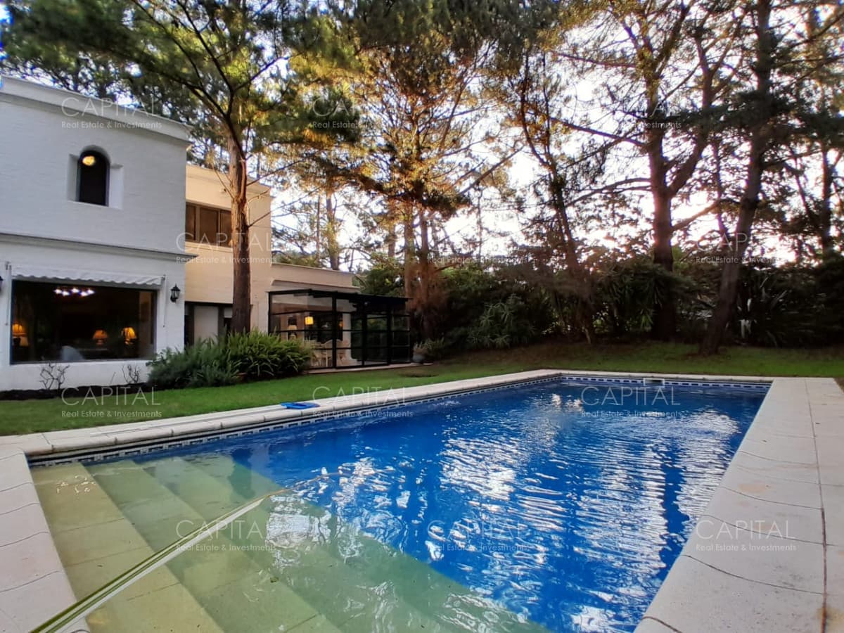 Casa de cinco dormitorios en San Rafael en Venta