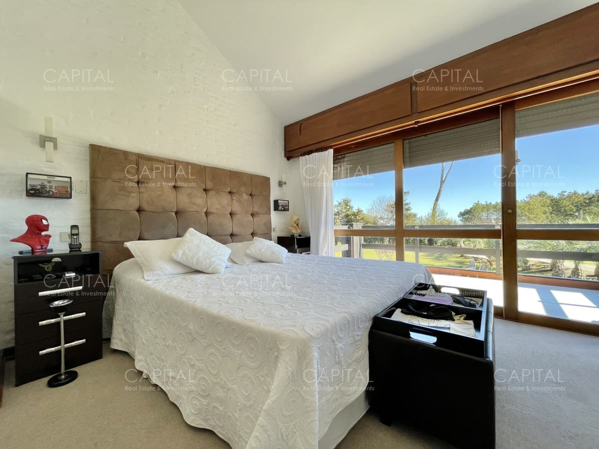 Espectacular Casa en Venta Playa Mansa con Pisicina