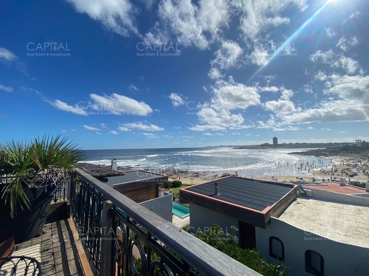 Casa en Venta Frente al Mar Ocho Dormitorios + Dependencia de Servicio - La Barra