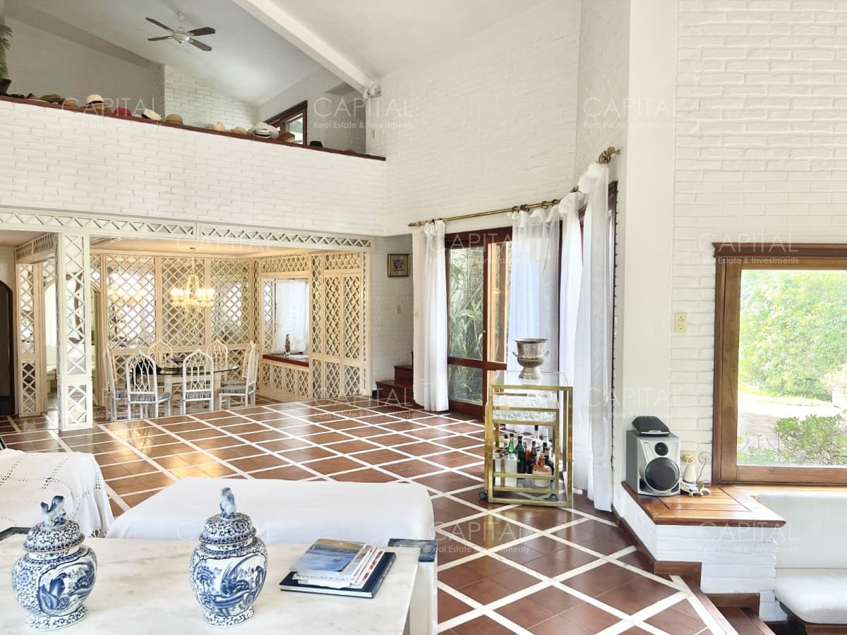 Casa en Venta de Cuatro Dormitorios , Zona Lugano, Punta del Este