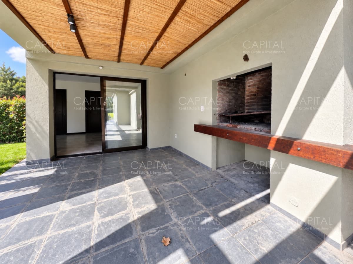 Casa en Venta en Lomas de La Tahona Tres Dormitorios