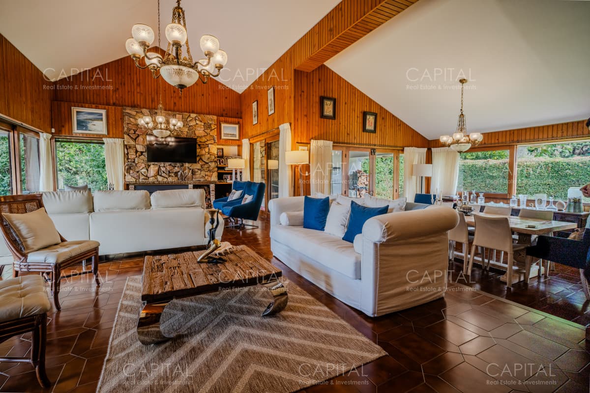 CASA EN VENTA DE 3 DORMTIORIOS EN PLAYA MANSA PUNTA DEL ESTE