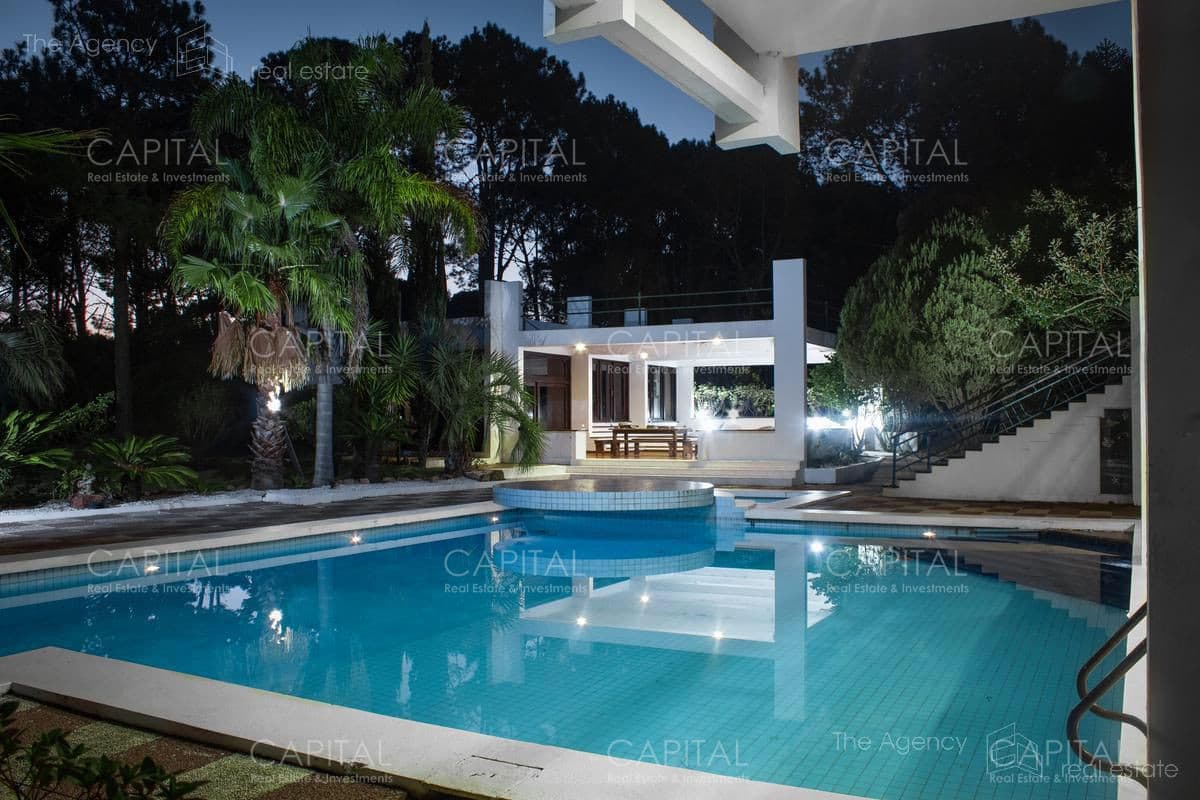 Venta de Espectacular Casa de 2.000 Metros Cuadrados Construida Sobre un Lote de 10 Hectáreas en Punta Ballena