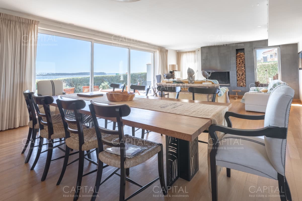 Venta de Magnífica casa en Rambla del Puerto de  Punta del Este