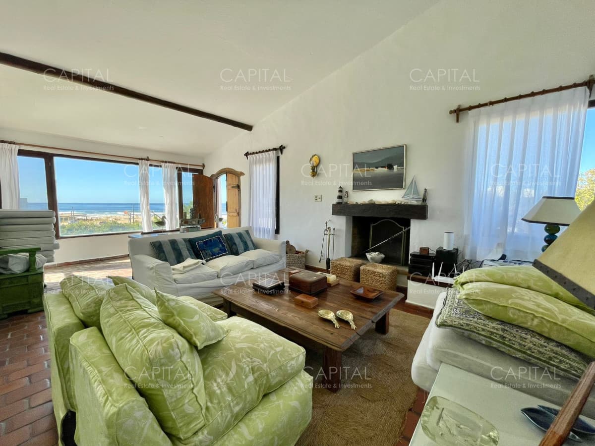 Casa En Venta Frente al Mar Playa Montoya