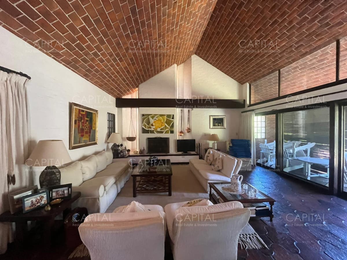 Venta de Espectacular casa en Barrio Golf