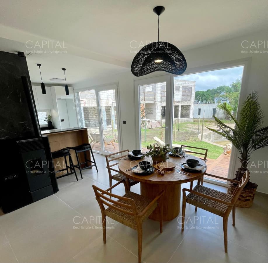 Casa de tres dormitorios y tres baños en Venta en La Barra