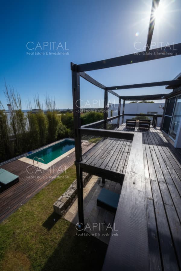 Casa de Seis Dormitorios en Venta en El Chorro, Manantiales