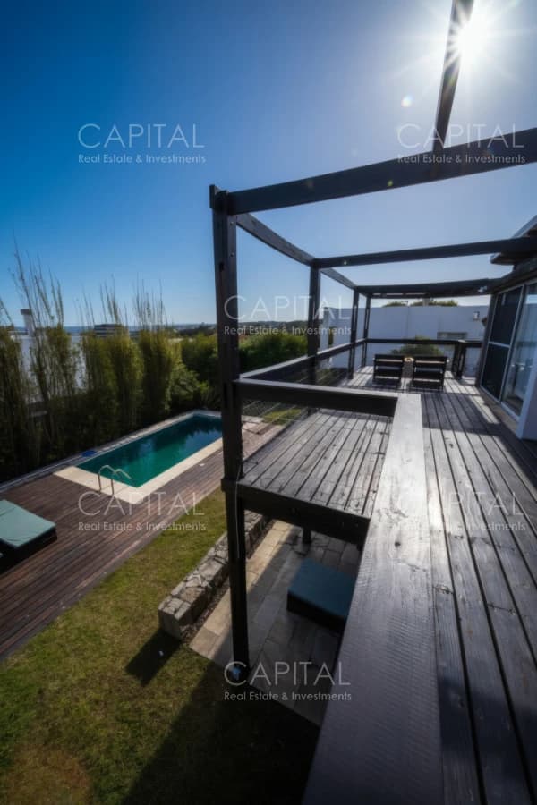 Casa de Seis Dormitorios en Venta en El Chorro, Manantiales