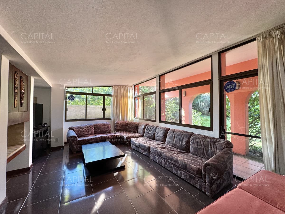 Casa en Venta de Cinco  Dormitorios en Playa MAnsa