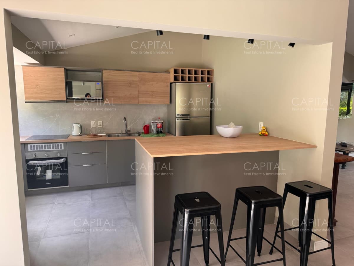 Casa de Cuatro Dormitorios - San Rafael