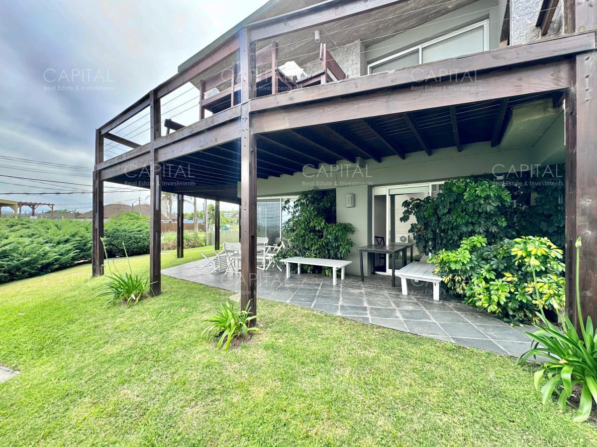 Excelente casa con gran vista en Manantiales