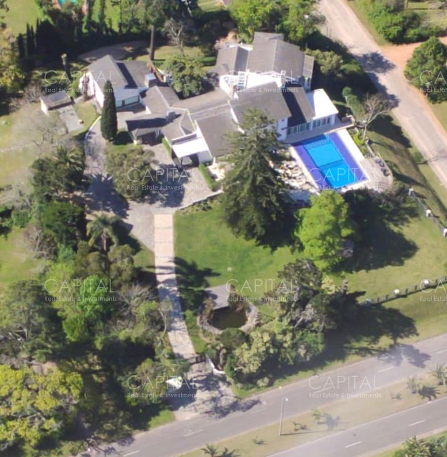 Mansion en Punta del Este en Venta
