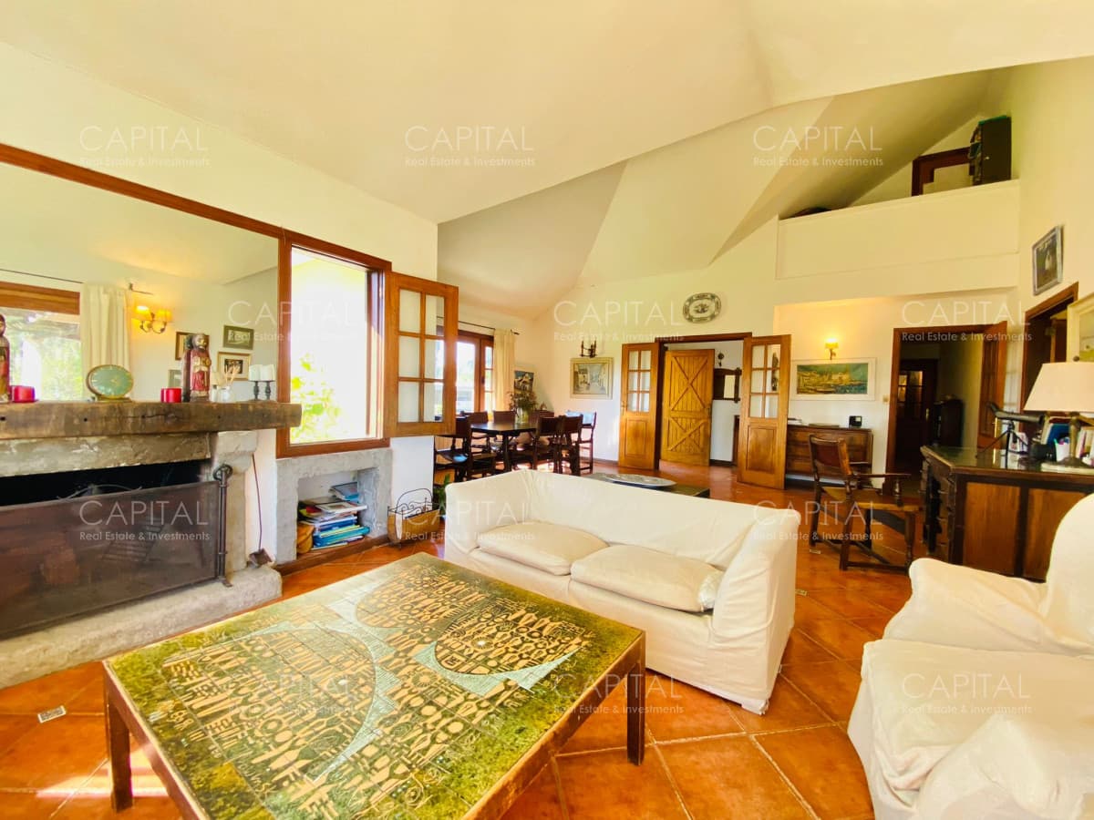 Casa Pinares con vista a la laguna en Venta