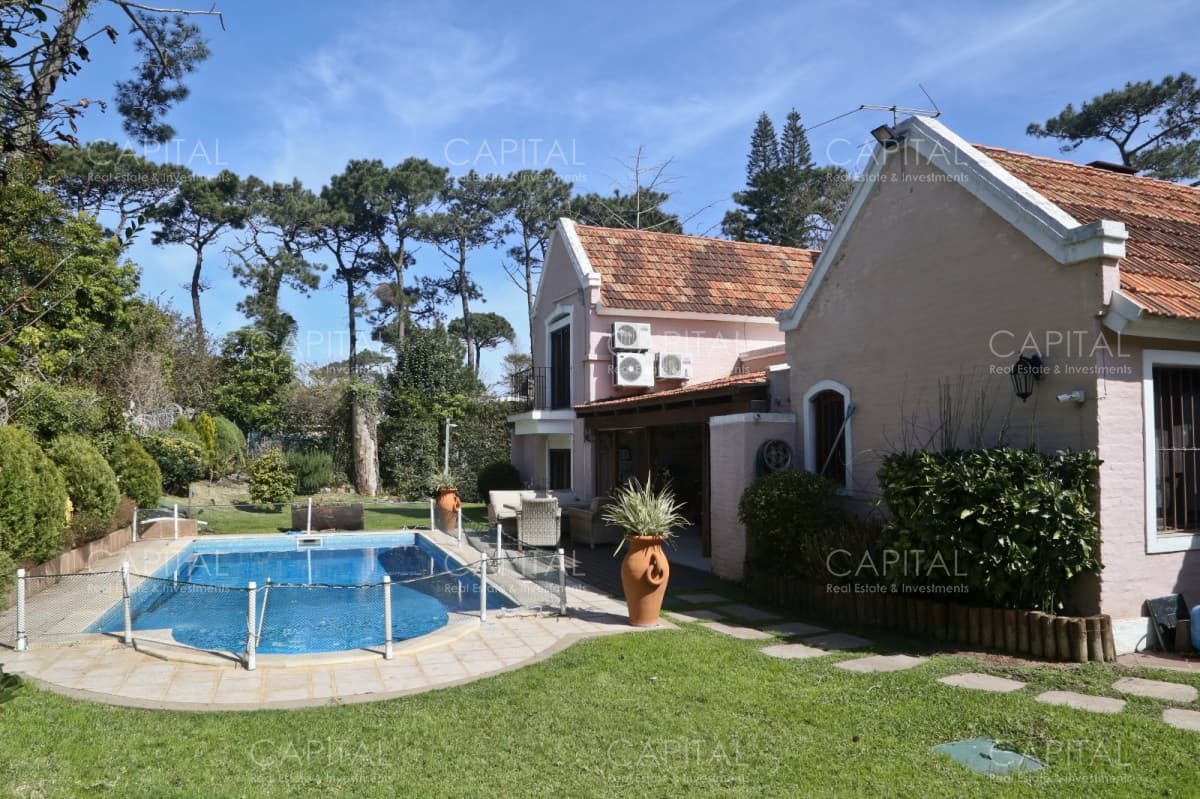 Casa en venta en Playa Mansa, Punta del Este.
