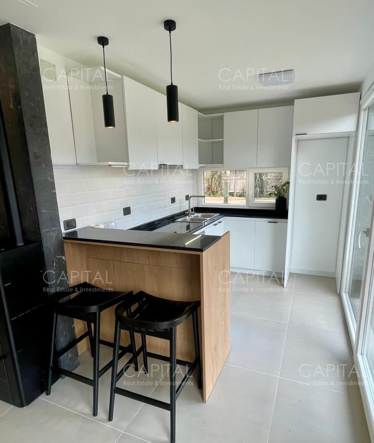 Casa de tres dormitorios y tres baños en Venta en La Barra