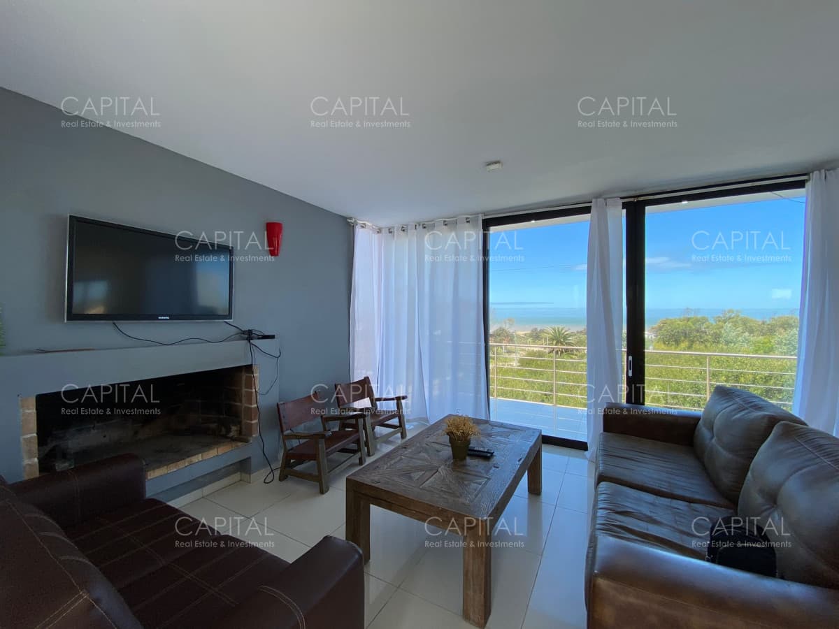 Casa de tres dormitorios en Altos de Punta Piedra, Manantiales en Alquiler