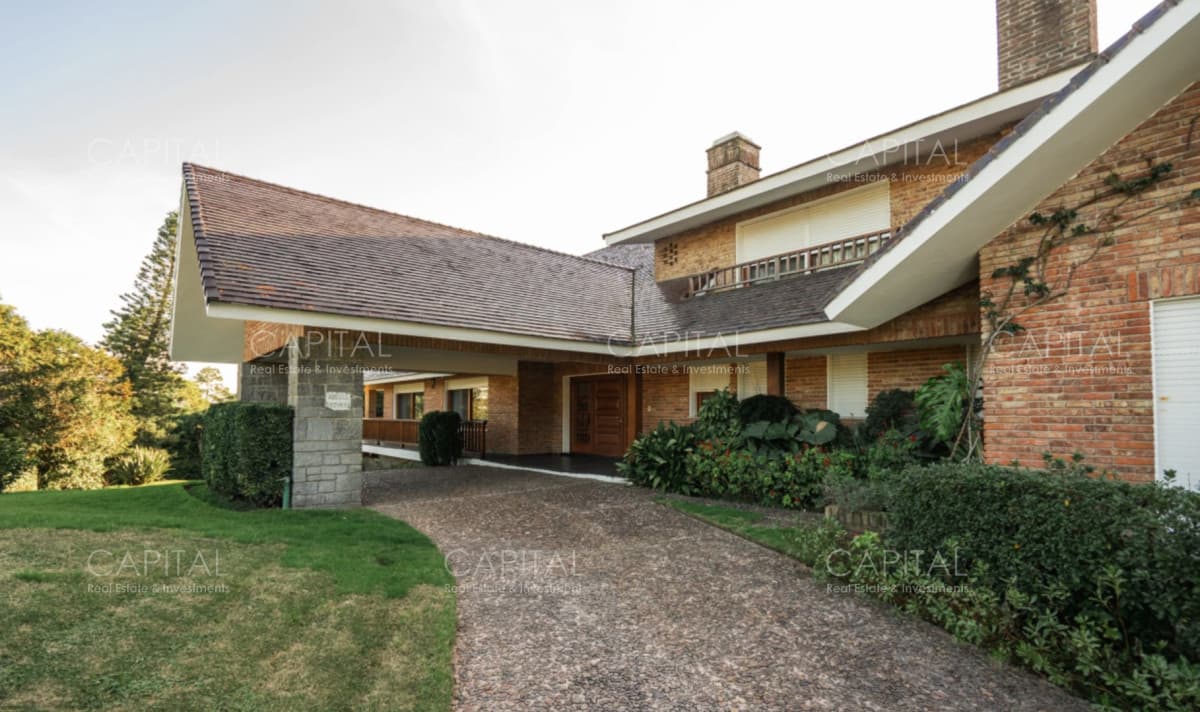 Mansion en Venta en Playa Mansa Punta del Este