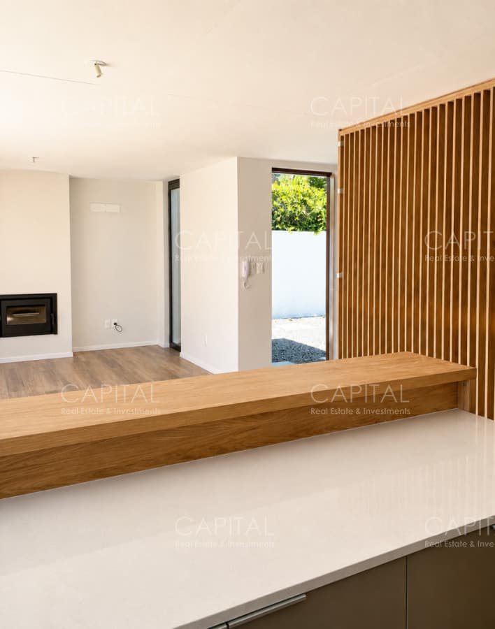 Casa de 3 dormitorios en housing con jardín y parrillero en Barra de Carrasco