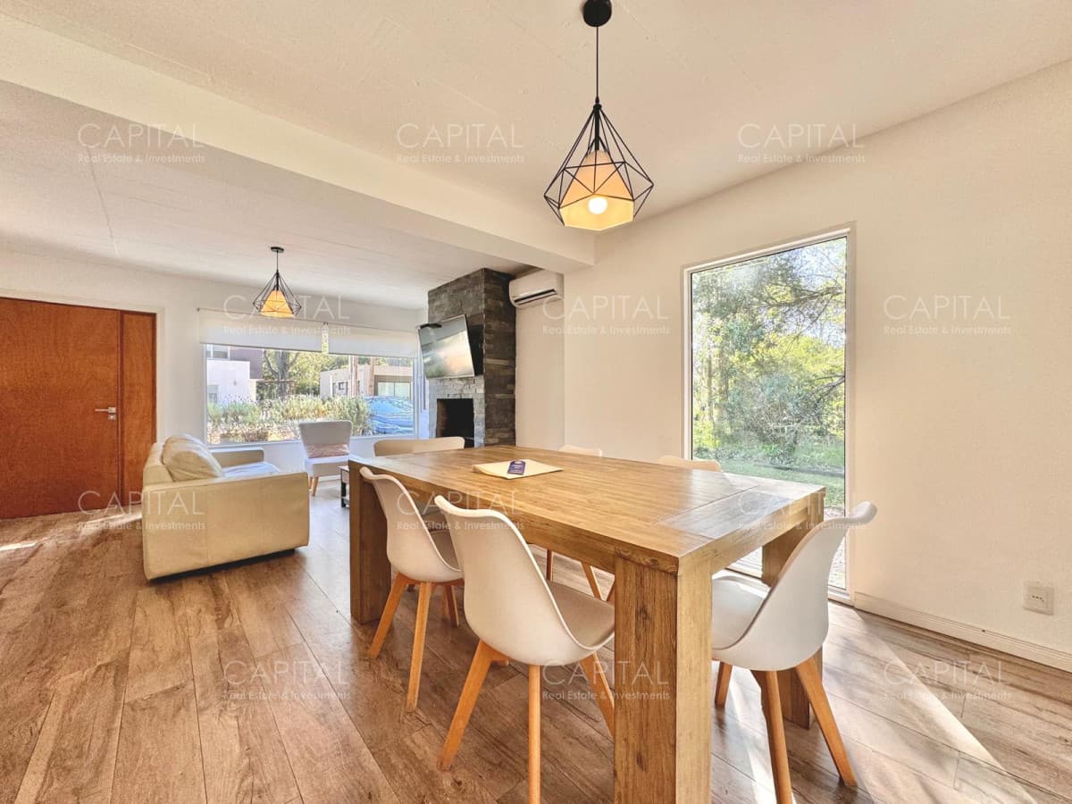 Casa de tres dormitorios en Solanas en Venta