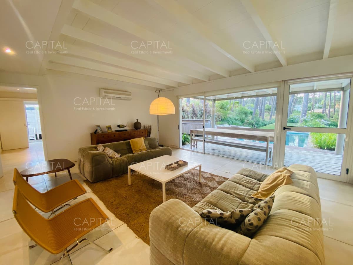 Excelente casa de Cinco Dormitorios en Laguna Blanca