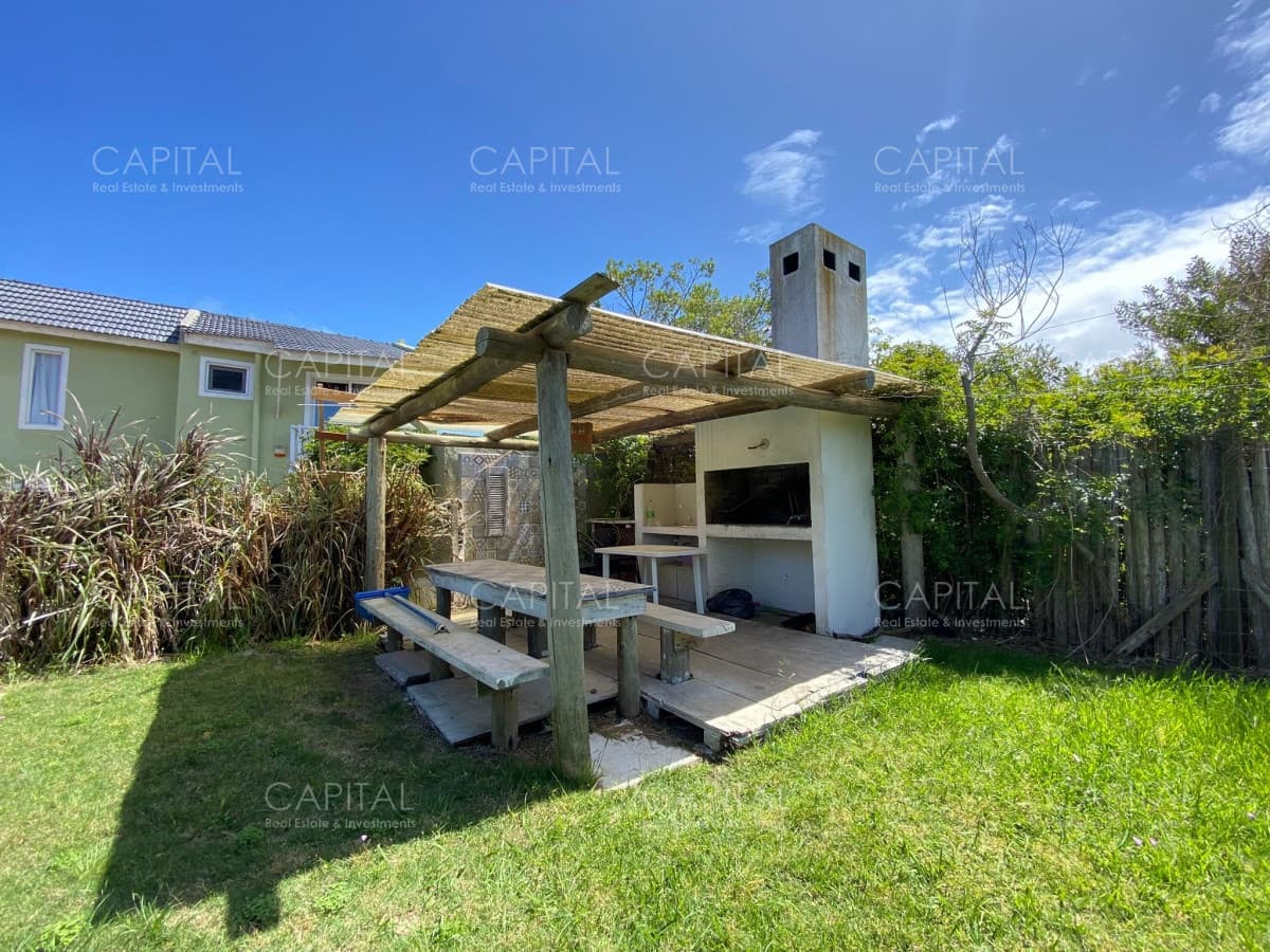 Casa de tres dormitorios en Altos de Punta Piedra, Manantiales en Alquiler