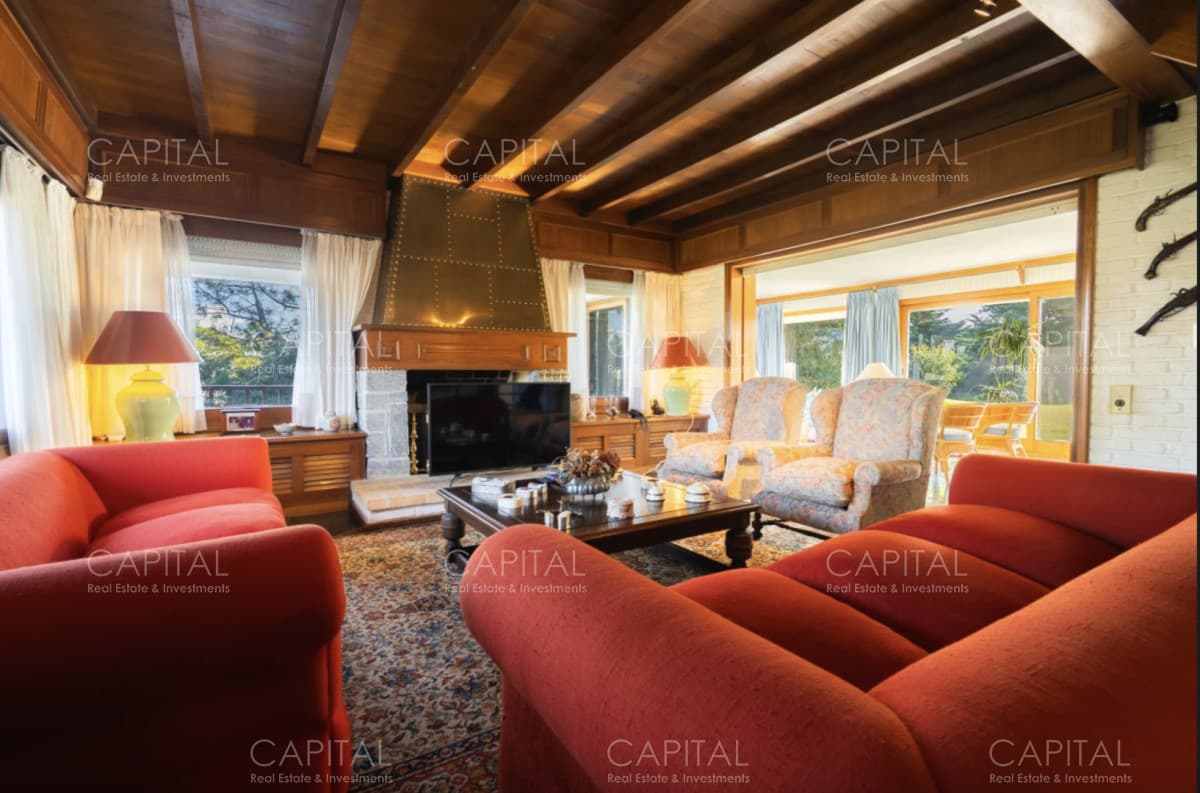 Mansion en Venta en Playa Mansa Punta del Este